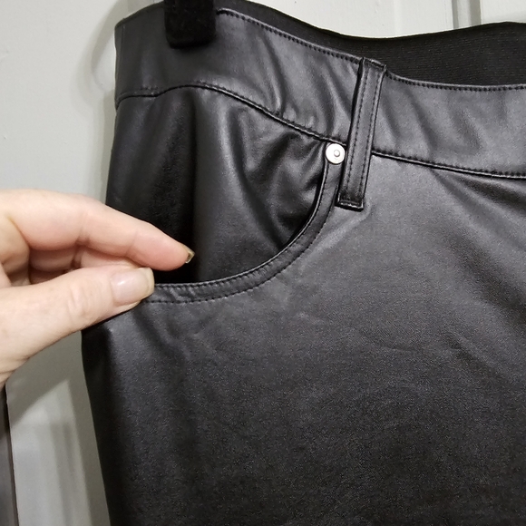 Lane Bryant Lightweight Faux-Leather Legging Pants in Black PETITE - Picture 5 of 9